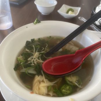 Le's Kitchen - Wonton - Vietnamese Near Me - Danbury, Connecticut