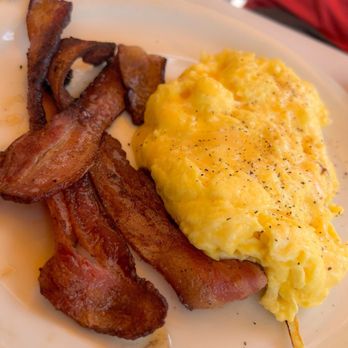 Briarpatch Restaurant - 2 Eggs and bacon - American Near Me - Winter Park, Florida