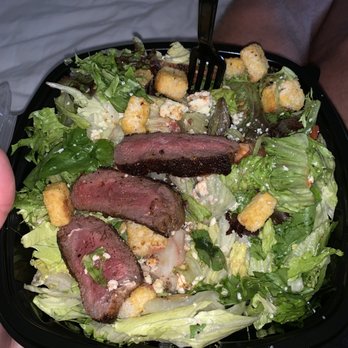 LongHorn Steakhouse - 7-Pepper Sirloin* Salad - Steakhouses Near Me - Reading, Pennsylvania