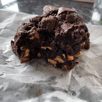 Levain Bakery - Chocolate with Peanut Butter Chips - Bakeries Near Me - Chicago, Illinois