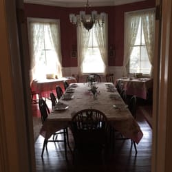 Holly House of Hamilton - Beautiful dining room