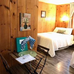 Knotty Pine Cottages - Cottage 4