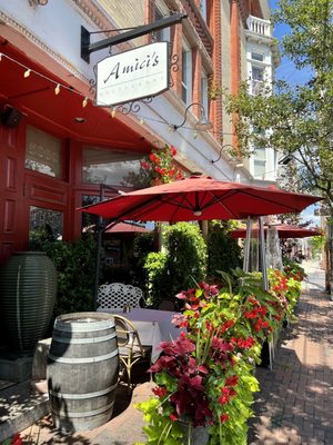 Amici's by null