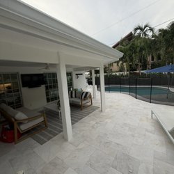 DLuxx House and Home