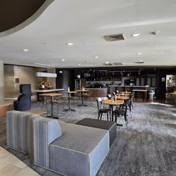 Courtyard by Marriott Chico - lobby cafe and restaurant