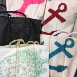 D Flax - Seabags made out of recycle sails