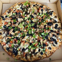 "Robbers Roost" garlic chicken pizza. Tasty as well! "Robbers Roost" garlic chicken pizza. Tasty as well!