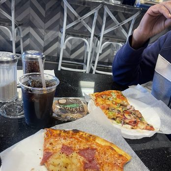 MOMBO’S PIZZA - Updated December 2024 - 146 Photos & 474 Reviews - 1880 ...