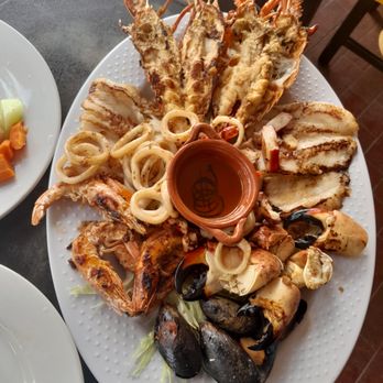 Calypso's - Our great Calypso's 7 seas platter for two persons.
Lobster- Shrimp-Octopus-Musseles- Fish- Stone crabs claws-Calamari rings, all grilled. - Seafood Near Me - Cancún, ROO Calypso's - Our great Calypso's 7 seas platter for two persons.
Lobster- Shrimp-Octopus-Musseles- Fish- Stone crabs claws-Calamari rings, all grilled. - Seafood Near Me - Cancún, ROO