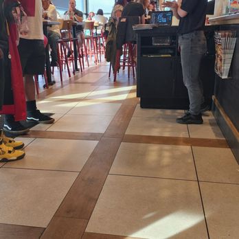 Chili's - Bars Near Me - Middletown, Delaware