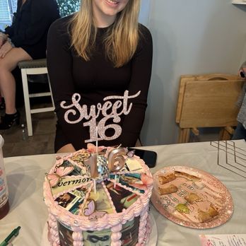 Kimberlys Cakery - Custom Cakes Near Me