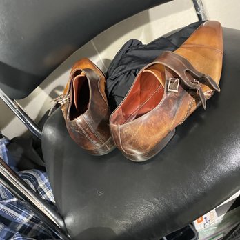 Shoe Shine Stand - Left is shined by him right is pre shine. - Shoe Shine Near Me - Detroit, Michigan Shoe Shine Stand - Left is shined by him right is pre shine. - Shoe Shine Near Me - Detroit, Michigan