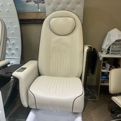 Shiny Nails - Shiny nails new pedicure chairs!