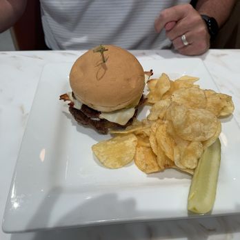 Keke's Breakfast Cafe - Bacon Cheeseburger with chips - Breakfast & Brunch Near Me - Jacksonville, Florida Keke's Breakfast Cafe - Bacon Cheeseburger with chips - Breakfast & Brunch Near Me - Jacksonville, Florida