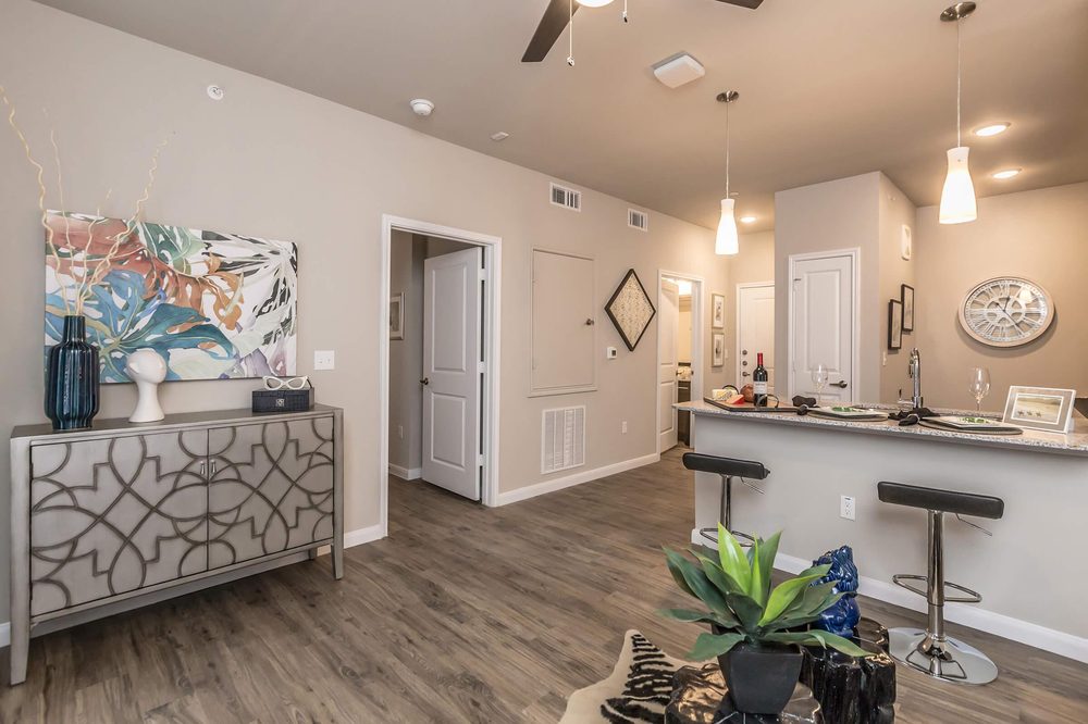 HUNTERS CROSSING APARTMENT HOMES Updated September 2024 1006 Home