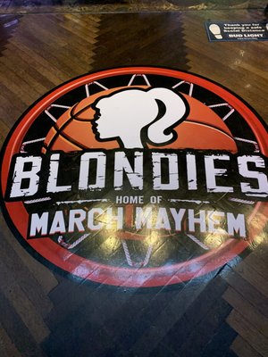 Blondies Sports Bar & Grill by null