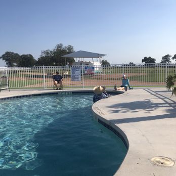 Blue Skies Retro Resort - Vacation Rentals Near Me - Willow City, Texas