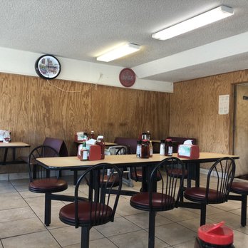 Carroll's Giant Burger - Interior - Burgers Near Me - Navasota, Texas