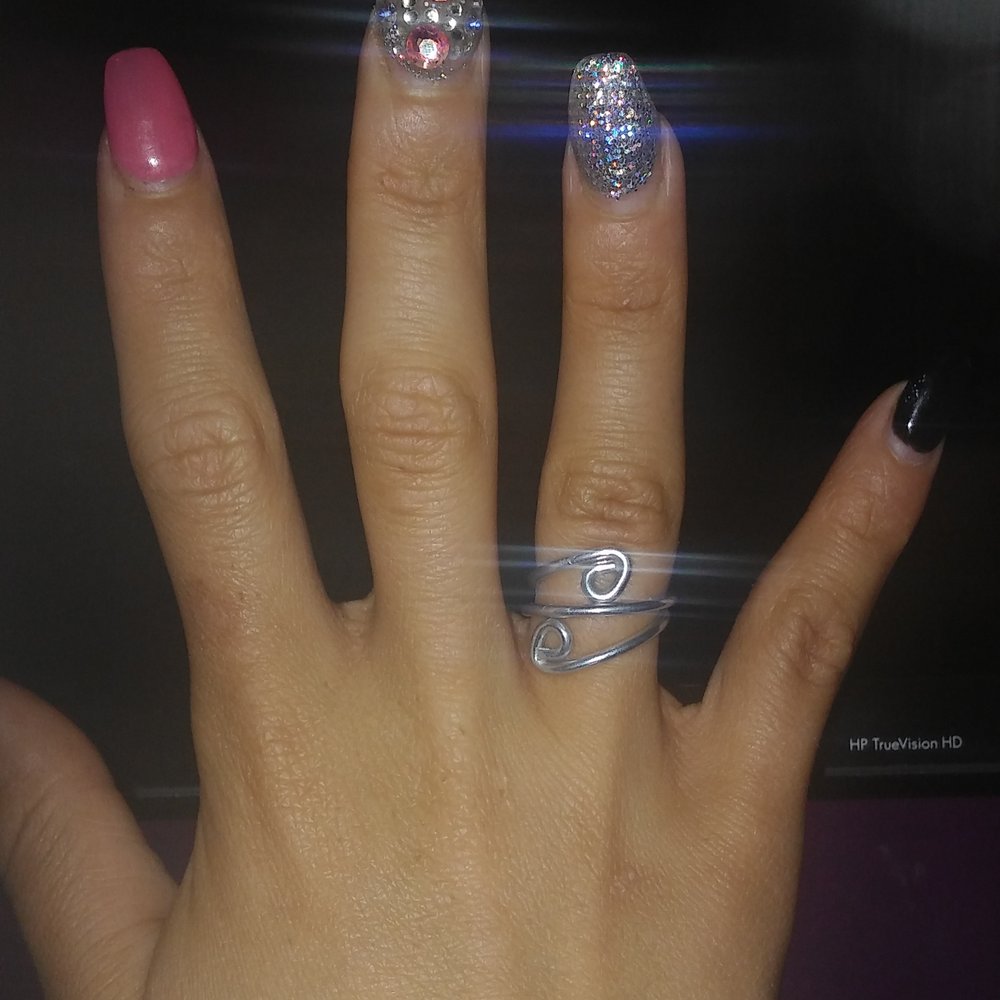 Davi Salon - 2 Crooked nails - Nail Salons Near Me - Orlando, Florida
