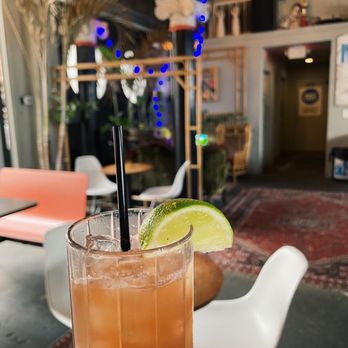 Otto's - a hand holding a tall glass of iced tea - Bars Near Me - Nashville, Tennessee Otto's - a hand holding a tall glass of iced tea - Bars Near Me - Nashville, Tennessee