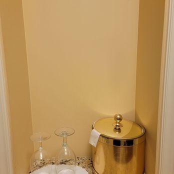 Carlton Hotel - Ice bucket was beautiful! - Hotels Near Me - Atascadero, California