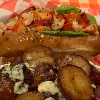 Smack Shack - Lobster Roll w/Blue Cheese Potatoes - Seafood Near Me - Minneapolis, Minnesota