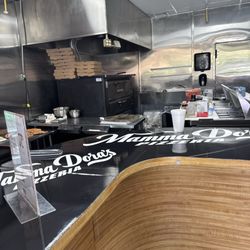 Kitchen/pizza oven