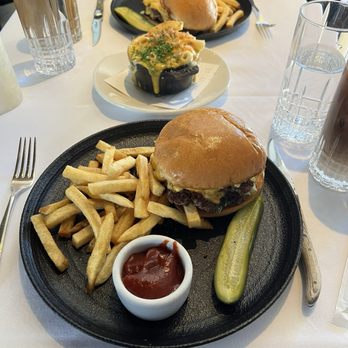 THE CHASTAIN - Cheeseburger and Mac and cheese - Diners Near Me - Atlanta, Georgia THE CHASTAIN - Cheeseburger and Mac and cheese - Diners Near Me - Atlanta, Georgia