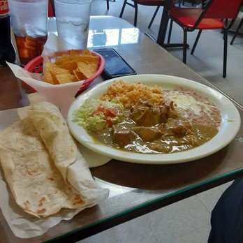 El Zacatecano - Chile Verde dinner - Mexican Near Me - Salinas, California El Zacatecano - Chile Verde dinner - Mexican Near Me - Salinas, California