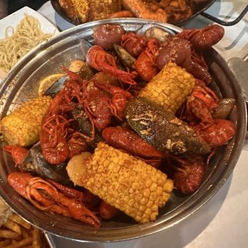 Cap't Loui - 2lb of crawfish and 1lb of muscles - Seafood Near Me - Cupertino, California Cap't Loui - 2lb of crawfish and 1lb of muscles - Seafood Near Me - Cupertino, California