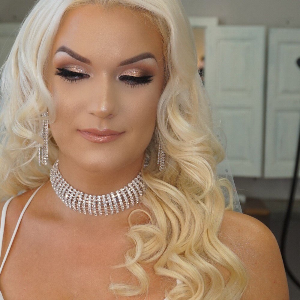 Lorena did my wedding hair and makeup and I have never felt more beautiful! I absolutely looove her!