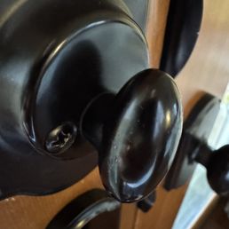 Knob scratched as the guy used massive screwdriver instead of smaller so it's does not touch the know.