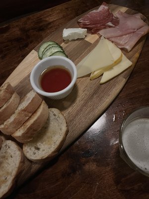 Breadsoda Bar, Deli & Billiards by null
