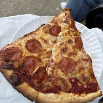Pete's Pizza & Bakehouse - Pepperoni Thin Crust Slice - Pizza Near Me - Chicago, Illinois