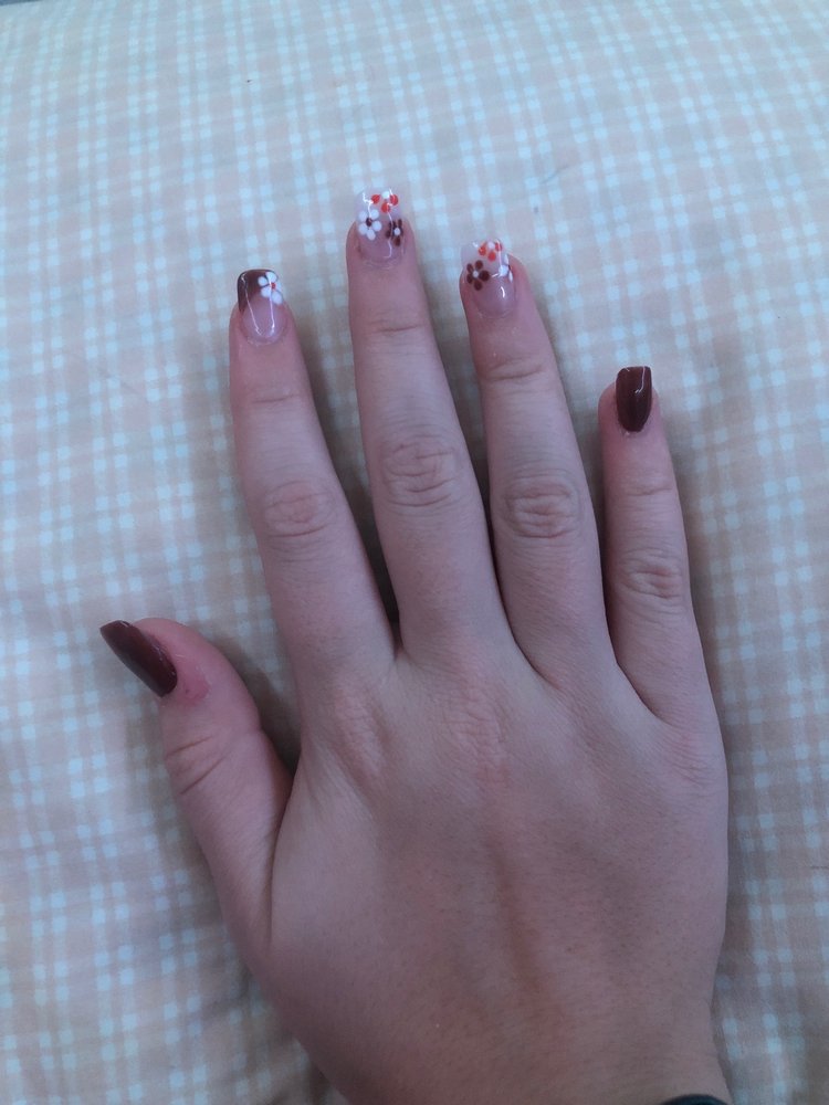 Nails Design Logo
