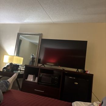 Econo Lodge - Resting after 12 hrs on the road - Hotels Near Me - Emporia, Kansas Econo Lodge - Resting after 12 hrs on the road - Hotels Near Me - Emporia, Kansas