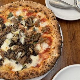 Funghi E Salsiccia