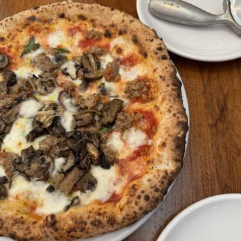 Spacca Napoli - funghi e salsiccia - Pizza Near Me - Chicago, Illinois