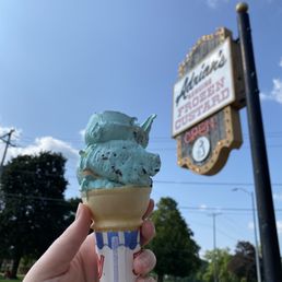 Cake batter ice cream with Oreo, m&m and Reese's (flavor of the day) Cake batter ice cream with Oreo, m&m and Reese's (flavor of the day)
