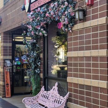 Lola's Handcrafted Churros - The outside is soo cute - Desserts Near Me - Lisle, Illinois