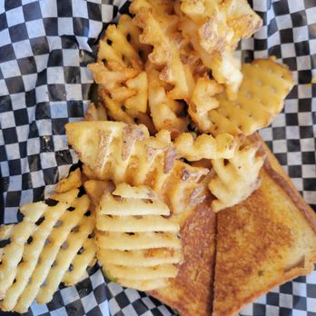 Backyard Grill - kids' grilled cheese and waffles fries - American Near Me - Highland Park, Illinois