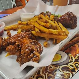Mango habanero and house flavored wings and fries Mango habanero and house flavored wings and fries