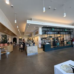 sweetgreen - Healthy Salads, Wraps, and Bowls - Interior