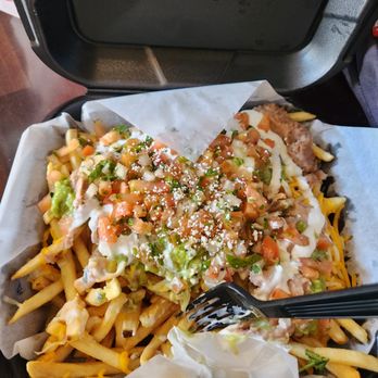 El Taco Bar - loaded fries-pretty dry with not a lot of toppings to go around with all those plain fries - Fast Food Near Me - Lake Elsinore, California