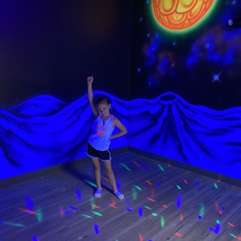 Kids Empire Hardegan - Dance floor with disco ball - Kids Activities Near Me - Indianapolis, Indiana