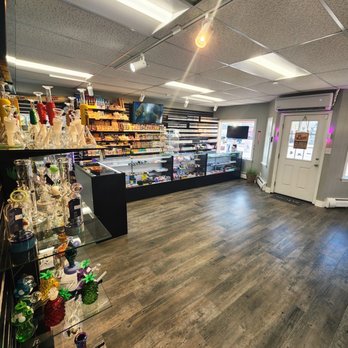 Luxury Vapes - Vape Shops Near Me - Westbrook, Maine