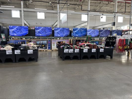 BJ'S WHOLESALE CLUB - Updated June 2026 - 43 Photos & 40 Reviews - 40 Black  Rock Tpke., Fairfield, Connecticut - Wholesale Stores - Phone Number