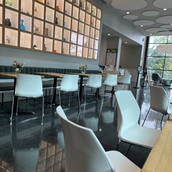 Café NOMA - Lots of seating area - Cafes Near Me - New Orleans, Louisiana