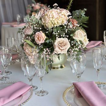A Miracle Florist - light Pinks arrangement - Florists Near Me - Oxnard, California A Miracle Florist - light Pinks arrangement - Florists Near Me - Oxnard, California