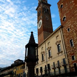 Torre dei Lamberti - 12. yy saat kulesi, muhteşem
